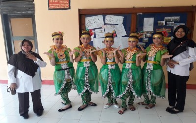 Mengikuti Kegiatan Lomba Seni Tari